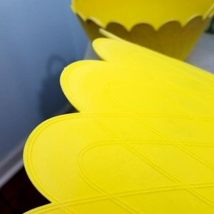 Vintage Accents - AT HOME》SET OF 70s vintage yellow platics planterS Vintage Accents - AT HOME》SET OF 70s vintage yellow platics planterS